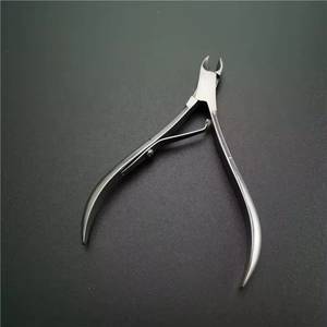 Cortauñas Profesional de Acero Inoxidable con Cuchilla Curva de 15 mm y Punta Afilada para Recortar Uñas de Dedos, Uso Adulto - Product Image 1