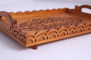 Bandeja de Servir de Madera Hecha a Mano con Diseño Floral Intrincado, Plato Decorativo Elegante de Primera Calidad para el Hogar y la Cocina - Product Image 2