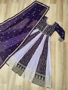 Traje Anarkali para Mujer con Dupatta, Morado y Lavanda, Bordado, Estilo Indio-Pakistaní, para Bodas y Festivales - Product Image 5