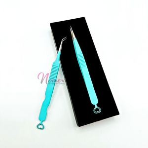 Deux pièces de pince à cils bleu ciel charmante pince à épiler avec coeur sur le fond pince à cils personnalisée - Product Image 5