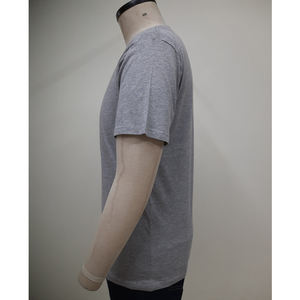 Camiseta elegante para hombre de color liso – Tela suave al tacto, color duradero, perfecta para usar en capas, ropa informal de oficina y comodidad a la moda - Product Image 5