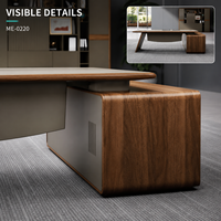 Bureau de direction moderne en L avec plateau en bois veiné, rangement latéral autoportant et support d'angle pour bureaux de direction