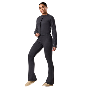 Ensemble haut en tricot côtelé gris anthracite et pantalon évasé pour femme, tenue décontractée confortable et extensible - Product Image 1