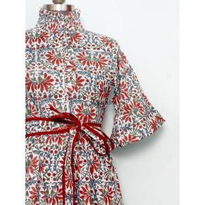 Vestido de noche floral con mangas acampanadas muy popular para mujer, ropa cómoda para el hogar para las noches de otoño e invierno, disponible en todas las tallas. - Product Image 3