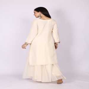 Ensemble Sharara 3 pièces de style ethnique moderne pour femmes, avec broderies et sequins faits main, tenue tendance - Product Image 4
