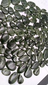 Cabochon de jade vert naturel en vrac pour la vente en gros |   Cabochons polis de formes variées (coussin, marquise, ovale, poire) pour la fabrication de bijoux en gros - Product Image 2