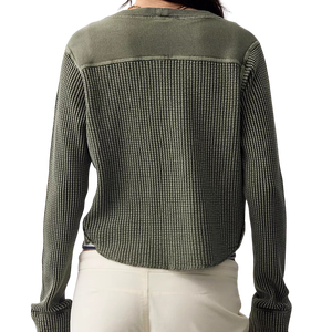 Camiseta de Mujer Personalizada de 210 g/m², Cuello Redondo, Manga Larga, Tejido Térmico Tipo Waffle, Transpirable, con Logotipo, 100 % Algodón - Product Image 2