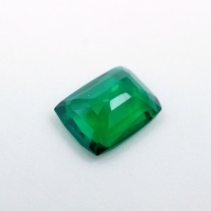 Émeraude de laboratoire : Pierre précieuse verte zambienne de 0,80 ct, taille coussin - Product Image 3