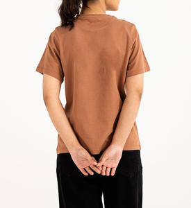 Vêtements d'été 2026 pour femmes : T-shirt en coton à manches courtes avec logo personnalisé et short à revers pour femme - Product Image 4