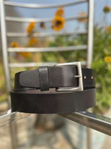 Ceinture élégante pour homme en cuir de vache véritable fait main avec détail brodé et boucle en fer de style western, largeur 3,5 cm - Product Image 3