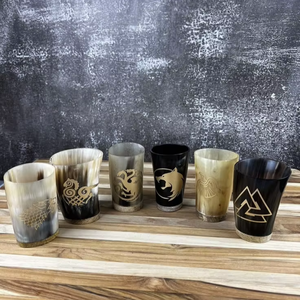 Corne à boire indienne Viking pour vin rouge, verre personnalisé avec logo, accessoires de vin faits à la main pour fête, bière, écologiques par Barkah Star - Product Image 1