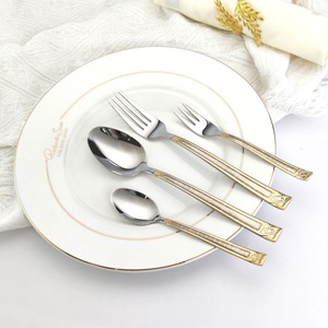 Juego de cubiertos metálicos superventas. Diseño de mango antideslizante que mejora el control durante el uso. Perfecto para ocasiones formales. - Product Image 1