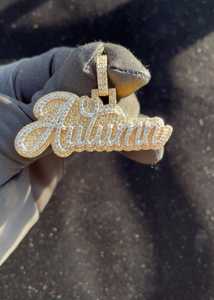 จี้เงินแท้ 925 สองชั้น สีขาว แบบกำหนดเองสำหรับผู้ชาย แร็ปเปอร์ เครื่องประดับฮิปฮอป ประดับเพชรโมอิสซาไนต์ VVS1 รูปตัวอักษร - Product Image 2