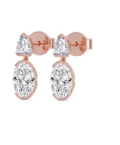 Boucles d'oreilles pendantes opulentes en or rose 9 carats avec diamants de laboratoire taille bouclier et ovale de 5,23 CTW - Product Image 2