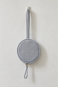 Pochette ronde gris foncé avec boucle de suspension, petite pochette de rangement en tissu avec fermeture éclair - Product Image 1