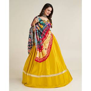 Lehenga Choli de mariage de créateur en polyester avec broderies de fils et de sequins - Product Image 1
