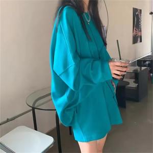 Ensemble deux pièces personnalisable : sweat à capuche oversize et short de survêtement pour femme – Style décontracté avec logo - Product Image 4