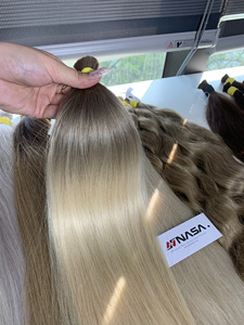 ผมตรงแบบพรีเมียม  แบบเป็นมัด  ด้านบนสีดำธรรมชาติ  ด้านล่างสีอ่อน  สำหรับทำสี  ย้อมสี  หรือใช้ทำวิก - Product Image 2