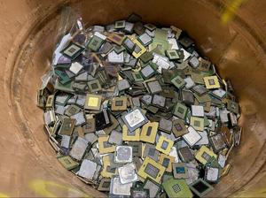 Composants de récupération d'or de CPU en céramique, matériau de recyclage électronique en vrac pour socket LGA 1151, origine France - Product Image 4