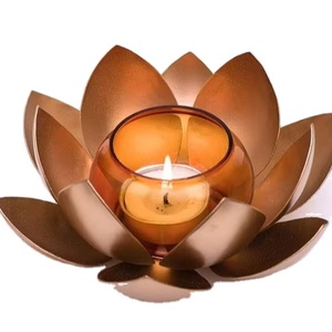 เชิงเทียนดอกบัวทองคำที่ใส่เทียนทีไลท์สีทองสง่างามเชิงเทียนดอกไม้สีทองสำหรับตกแต่งบ้านที่มีสไตล์ผู้ถือไฟน้ำชาสำหรับห้องนั่งเล่น - Product Image 1