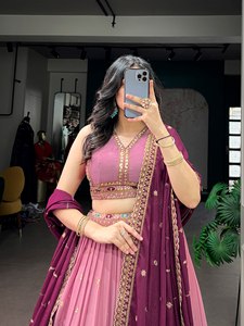 Lehenga Choli en soie rose avec broderie dorée pour mariage et occasions de fête, tenue de mariée traditionnelle indienne pour femmes - Product Image 4