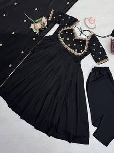 Exclusivo de Verano: Vestido y Pantalón de Diseñador con Hilo de Seda Vichitra y Lentejuelas, con Dupatta de Encaje en los Cuatro Lados con Hilo y Lentejuelas - Product Image 1