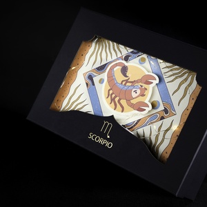 RTS Premium Personal Zodiac Birthday Gift Box Papier d'art noir avec impression sur feuille d'or - Product Image 6