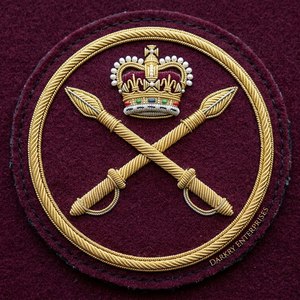 Emblema de alambre de lingotes de oro hecho a mano, insignia de fieltro granate personalizada, insignia de uniforme profesional personalizada, escudo institucional a granel - Product Image 1