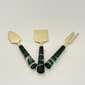 Elegante Juego de Herramientas para Queso con Mangos de Resina Negra y Cuchillas Premium para Cortar, Rebanar y una Presentación con Estilo en la Mesa - Product Image 5