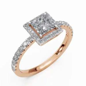 แหวนเพชรทรงปรินเซสคัทแบบฮาโล เพชรเลี้ยงในห้องปฏิบัติการ น้ำหนักรวม 0.815 กะรัต ประดับด้วยเพชรระยิบระยับ 37 เม็ด ตัวเรือนทอง 9, 14 หรือ 18 กะรัต เครื่องประดับชั้นดี - Product Image 1