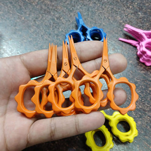 Tijeras de Bordado con Mango de Flores Coloridas, Suministro al por Mayor, con Marca Personalizada para Negocios de Regalos y Manualidades - Product Image 1