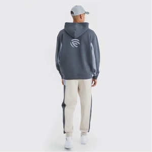 Conjunto Deportivo Gris y Crema para Hombre – Sudadera con Capucha y Pantalones Jogger - Product Image 2