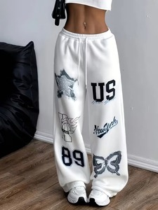 Pantalon de survêtement imprimé American Vintage avec motifs étoiles, papillons et lettres, coupe ample et jambe large - Product Image 5