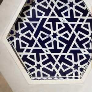 Plateau hexagonal élégant fait main en os incrusté, motif Athènes Dionysos, pièce décorative pour cuisine, bureau, coiffeuse ou cadeau - Product Image 2