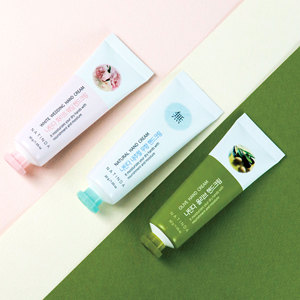 นาตินดา ฟลอรัล เชีย บัตเตอร์ มอยส์เจอร์ไรซิ่ง แฮนด์ แอนด์ คิวติเคิล แคร์ ครีม 3 ชนิด สูตรอ่อนโยนสำหรับใช้ทุกวัน - Product Image 1