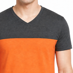 Camiseta Premium para Hombre con Cuello en V y Bloques de Color Naranja y Gris, Manga Corta, Corte Regular, Diseño Sólido - Product Image 3