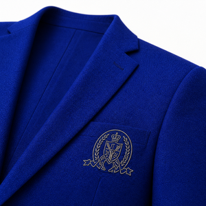 เสื้อเบลเซอร์ผู้ชายสีน้ำเงินรอยัลพร้อมลายปักตราสัญลักษณ์ – เสื้อแจ็คเก็ตสำหรับงานทางการสุดหรู - Product Image 4