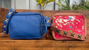 Sac à bandoulière personnalisé en cuir recyclé métallisé pour femme Sacs à bandoulière de luxe à pompons en cuir colorés élégants et tendances - Product Image 5