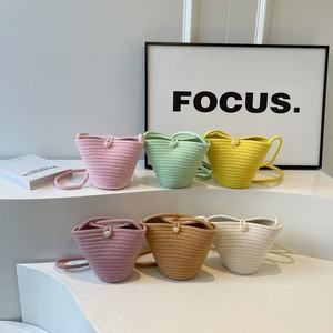 Nuevo Bolso Bandolera de Moda para Mujer con Estampado Animal Tejido a Crochet, con Cierre de Cremallera y Broche - Product Image 1