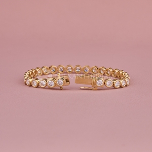 Elegante brazalete de diamantes de corte redondo con diamantes creados en laboratorio con claridad VVS para mujeres, de la India. - Product Image 3