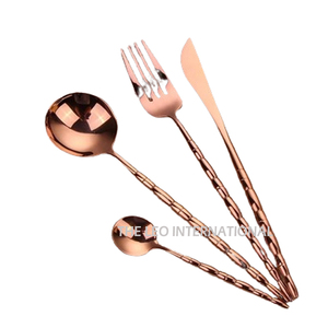 Cubertería de la Mejor Calidad con Diseño de Hojas Plateadas en el Mango de Aluminio para una Cena Elegante y Vajilla Moderna - Product Image 3