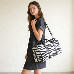 โรงงานผลิตกระเป๋าเดินทางแบบคลาสสิกที่ทนทานพร้อมโลโก้สั่งทำสำหรับทีมฮอกกี้น้ำแข็ง อุปกรณ์กีฬา และอุปกรณ์เสริม - Product Image 4