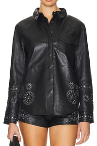 Chaqueta de cuero para mujer, estilo racer, de invierno, con cuello de botones, impermeable, acolchada, de secado rápido, transpirable, con tachuelas, tamaño personalizado, venta al por mayor - Product Image 4