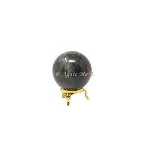 Vente en gros de sphères de cristaux d'apatite foncée de haute qualité avec support en laiton, boule de cristal de guérison Reiki, artisanat populaire pour la décoration - Product Image 5