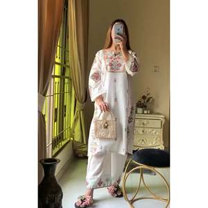 Conjunto Elegante de Top de Fiesta para Mujer con Hermosos Pantalones Palazzo - Product Image 3