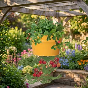 Pot de fleurs suspendu en métal jaune avec chaîne |   Panier à fleurs décoratif d'extérieur pour la culture de fraises, tomates, herbes et légumes - Product Image 1