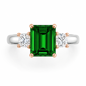 Bague de fiançailles et de mariage à trois pierres en pierre précieuse verte taille émeraude avec pierres latérales taille princesse en or 10K/14K/18K et argent 925/935 - Product Image 1