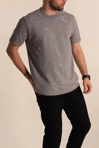 เสื้อยืดแขนสั้นสีแดงสำหรับผู้ชาย EVER GLOW ระบายอากาศได้ดี เป็นมิตรกับสิ่งแวดล้อม ผลิตจากวิสโคส/ผ้าฝ้าย  แบบลำลอง ถักทอสีพื้น คอเสื้อสีดำตัดกัน - Product Image 5