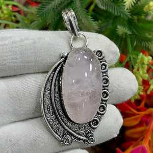 Collar de Cuarzo Rosa y Plata de Ley, Hecho a Mano, Estilo Bohemio, Joyería con Piedras Preciosas, Alta Calidad, Certificado IGI, Regalo Único - Product Image 1