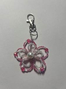 Magnifique porte-clés brodé à la main avec perles, porte-clés décoratif coloré avec un design de broderie perlée complexe pour tous les jours - Product Image 3
